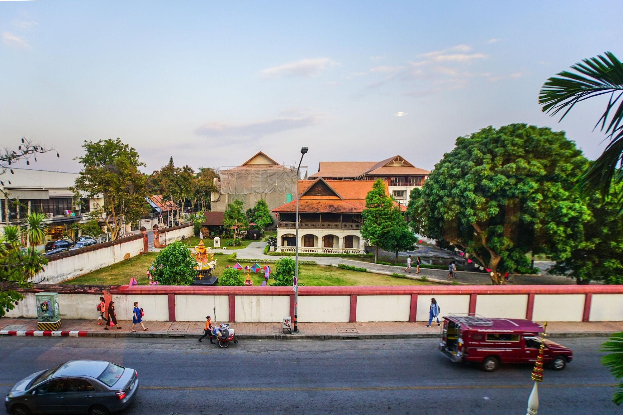 Parasol Inn Chiang Mai Old City Hotel - Sha Plus Exterior photo